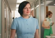 Mad Men Peggy-Hallway-935x658