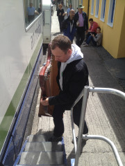 Cormac de Barra brings his harp onboard the Ródaí