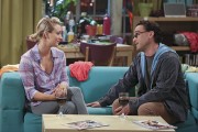 Big Bang Theory - Season 9 - Kaley Cuoco-Sweeting as Penny and Johnny Galecki as Leonard Hofstadter.The Big Bang Theory 9, ep. 2 