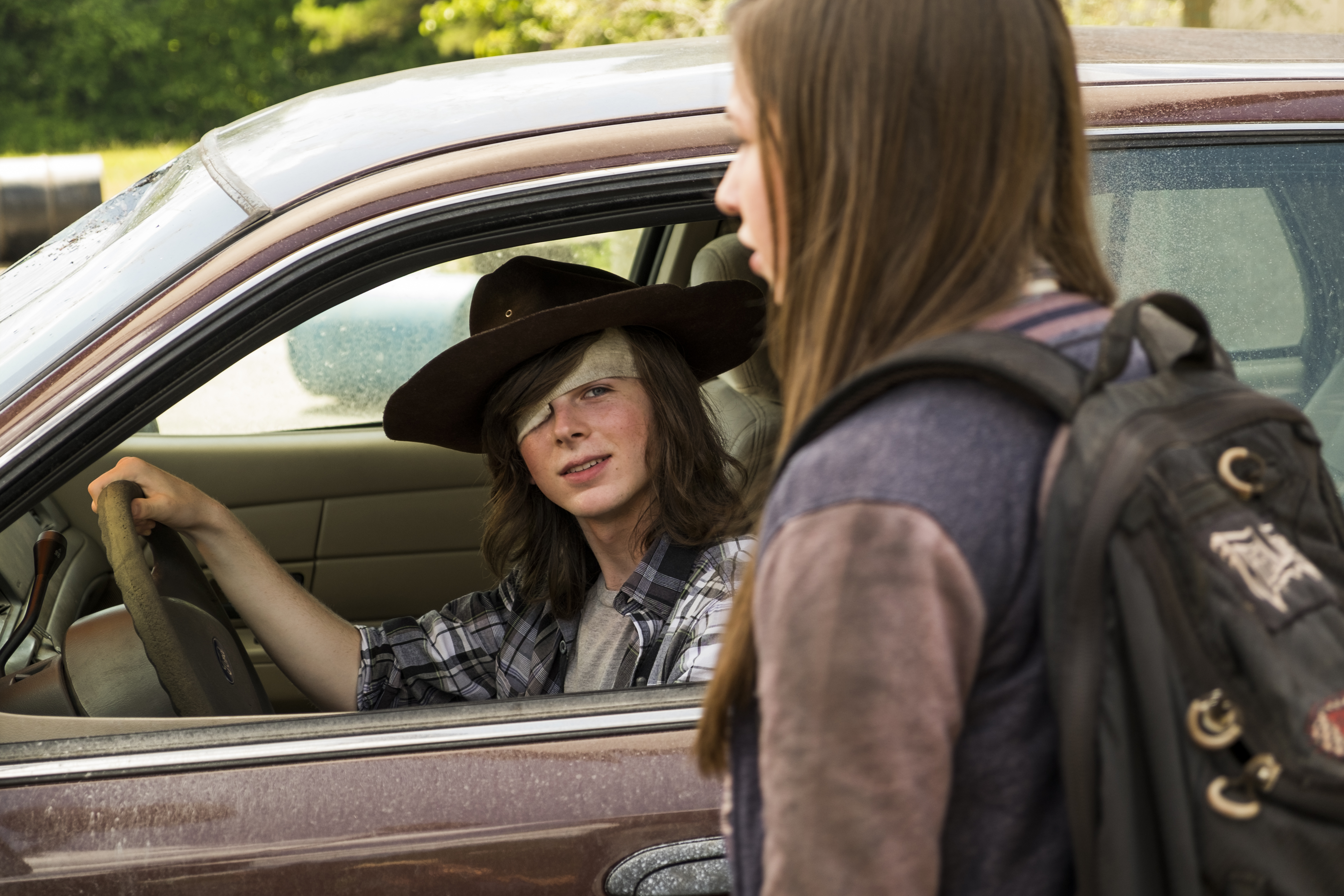 Katelyn Nacon as Enid, Chandler Riggs as Carl Grimes - The Walking Dead Sea...