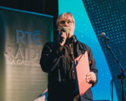 Rónán Mac Aodha Bhuí presenting Gradaim NÓS 2018