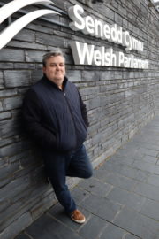 Simon Delaney at Welsh Parliament2 - On the Roads Simon Delaney, ep 2