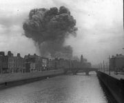 The battle of Dublin: The image shows an Explosion at the Four Courts, during the Irish Civil War 1922.. Image shot 1922. Exact date unknown.